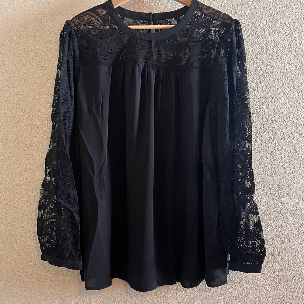 Torrid Georgette Mock Neck Lace Yoke Long Sleeve Blouse Size 2 NWT
